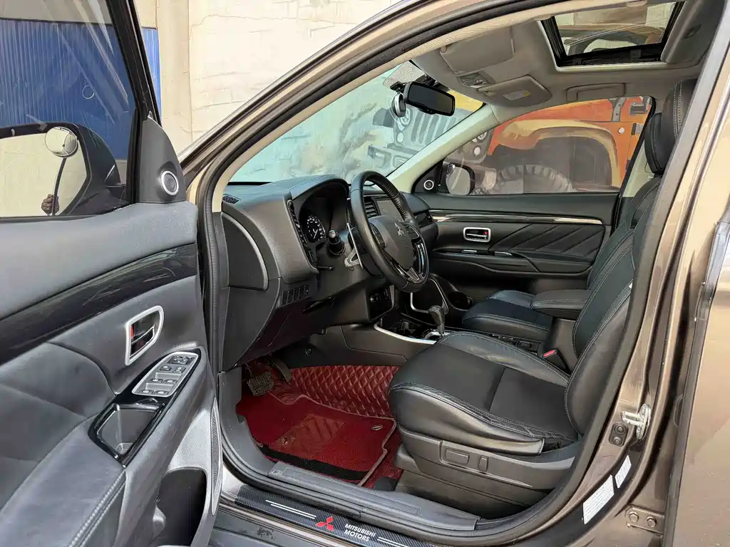 Outlander 2019 2.4L four-wheel drive exclusive version, 5 seats, National VI купить на сайте DeffCars