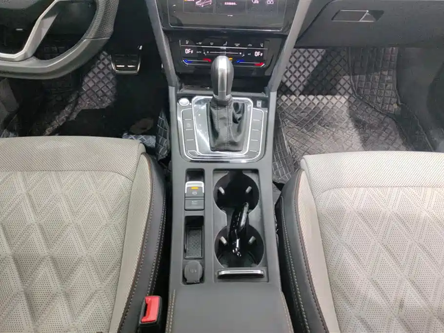 Magotan 2023 2 million commemorative edition 330TSI DSG luxury model купить на сайте DeffCars
