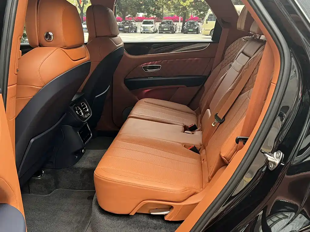 Bentayga 2021 4.0T V8 купить на сайте DeffCars