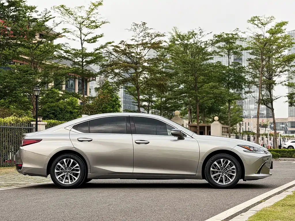 Lexus ES 2021 260 Excellence Edition купить на сайте DeffCars