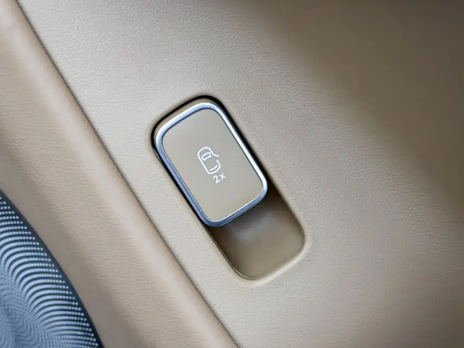 Wenjie M8 2025 extended range Ultra version 53.4kWh 6-seat version 192-line lidar) купить на сайте DeffCars