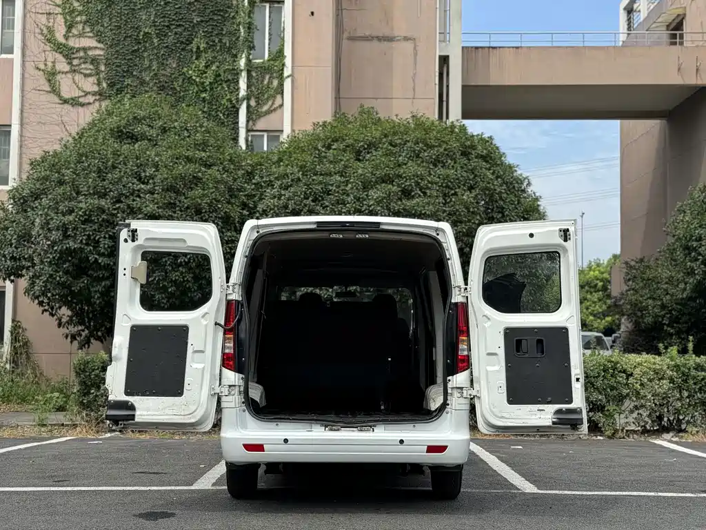 Changan Ruixing EM80 2024 split-type comfortable 6-seater 41.86kWh купить на сайте DeffCars