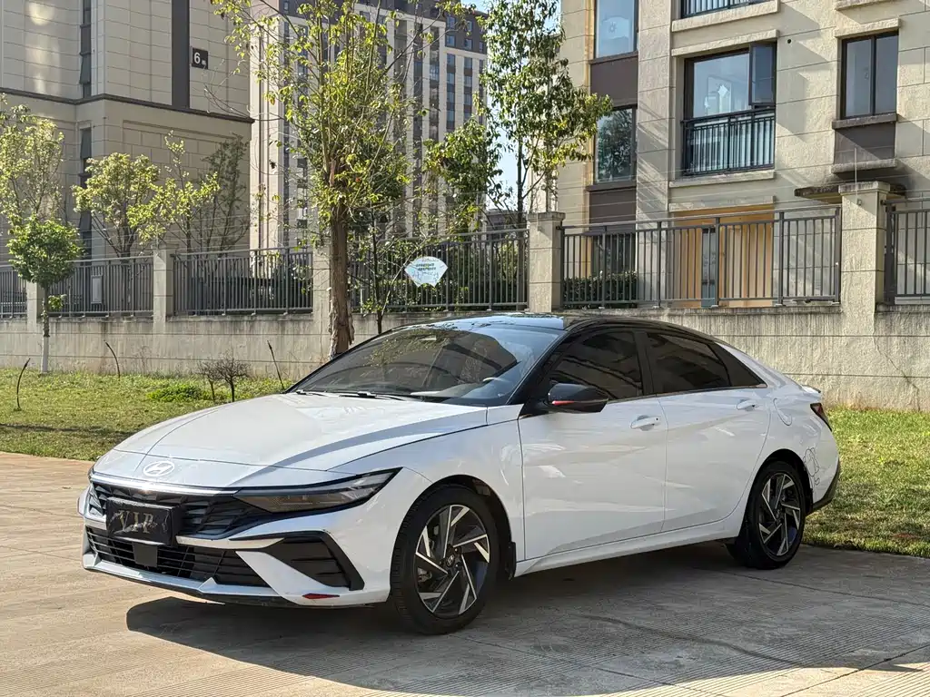 Elantra 2023 1.5L CVT LUX Premium Edition купить на сайте DeffCars