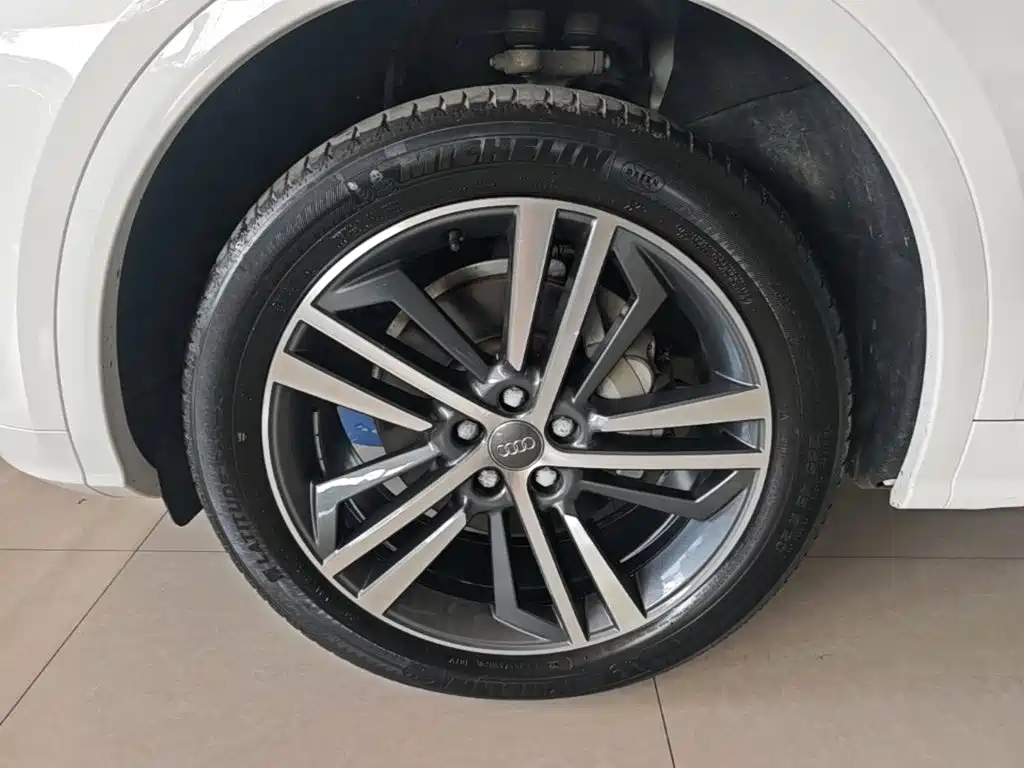Audi Q5L 2020 facelift 40 TFSI enjoys fashionable style купить на сайте DeffCars