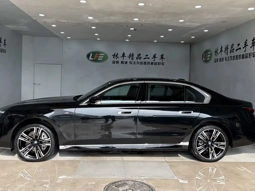 BMW 7 Series 2023 740Li Exclusive M Sports Package купить на сайте DeffCars
