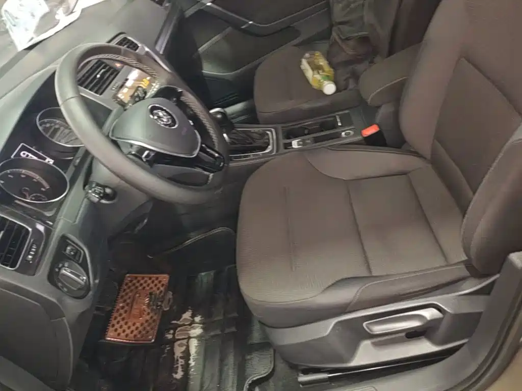 Golf 2017 1.6L automatic comfort million-unit commemorative edition купить на сайте DeffCars