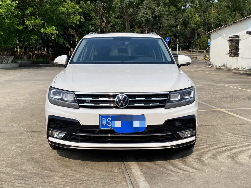 Tiguan L 2021 330TSI automatic two-wheel drive R-Line version купить на сайте DeffCars
