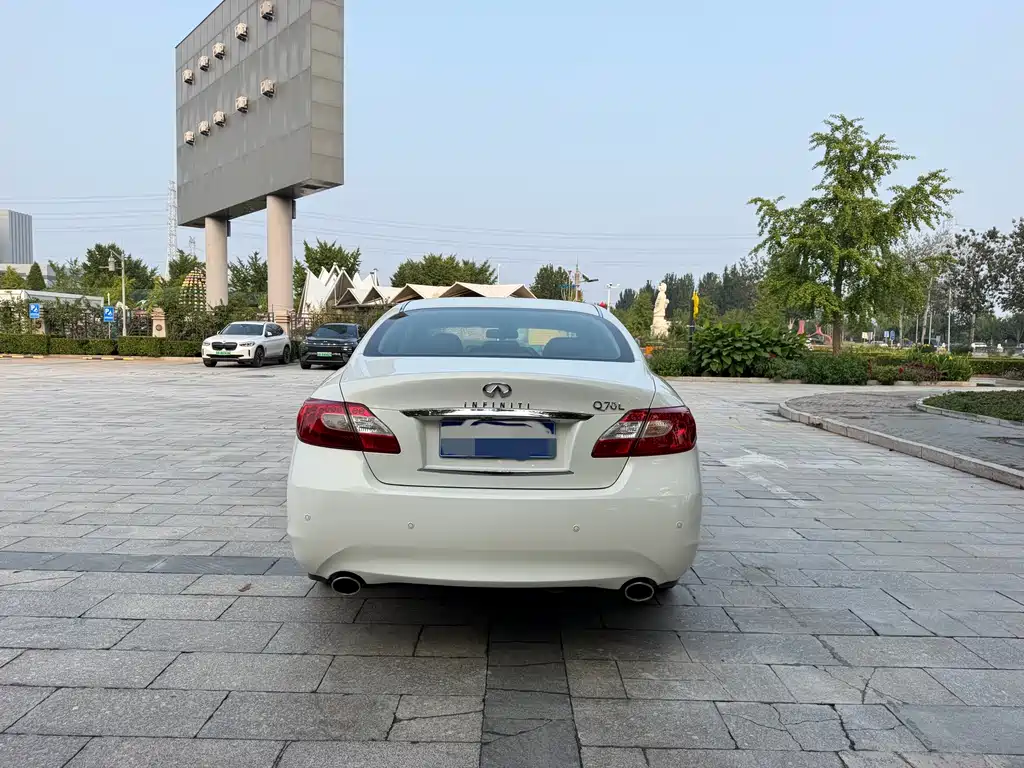 Infinity Q70 2013 Q70L 2.5L Deluxe Edition купить на сайте DeffCars