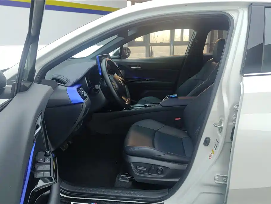 Toyota C-HR 2020 2.0L Leading Edition купить на сайте DeffCars