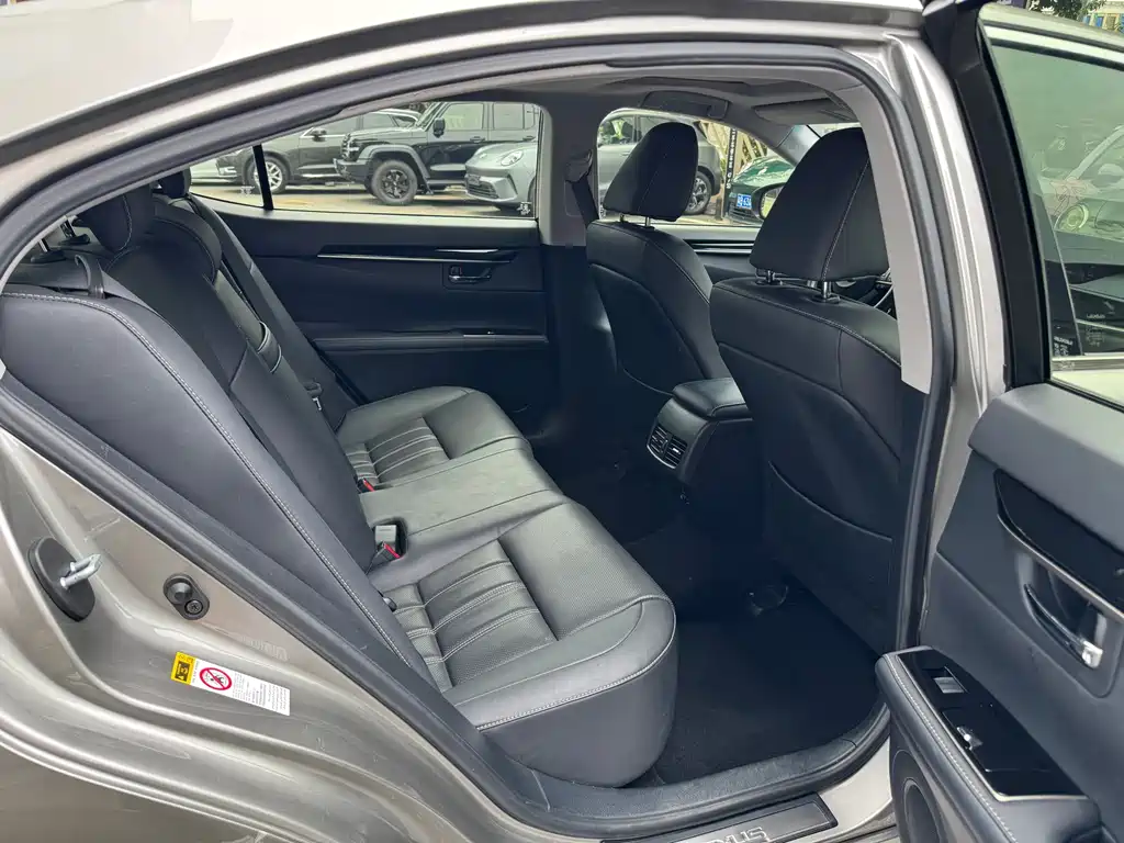 Lexus ES 2015 300h Comfort Edition купить на сайте DeffCars