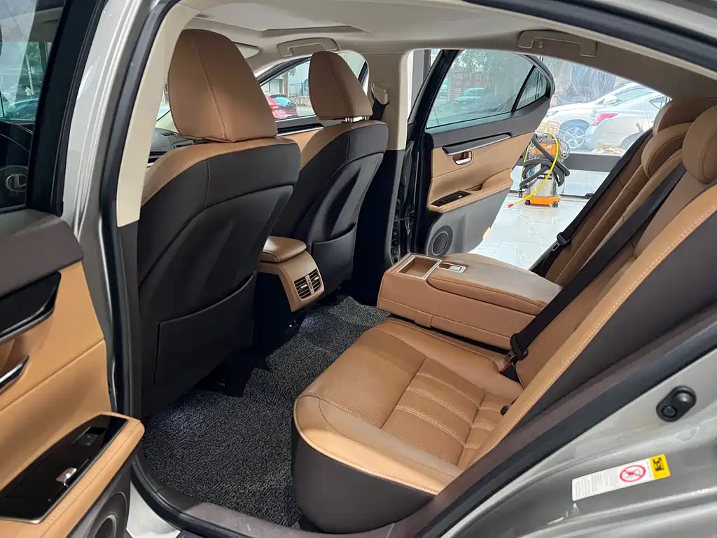Lexus ES 2015 200 Elite Edition купить на сайте DeffCars