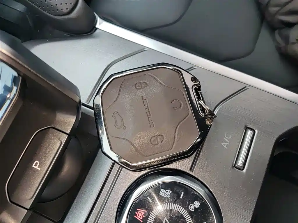 Jietu Traveler 2023 2.0T four-wheel drive conquers купить на сайте DeffCars