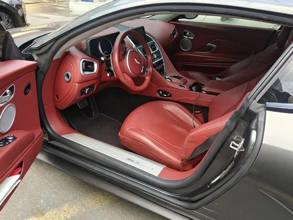 Aston Martin DB11 2020 4.0T V8 Coupe купить на сайте DeffCars