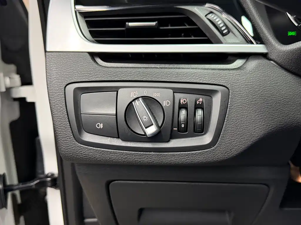 BMW X1 2020 sDrive25Li Leading Model купить на сайте DeffCars