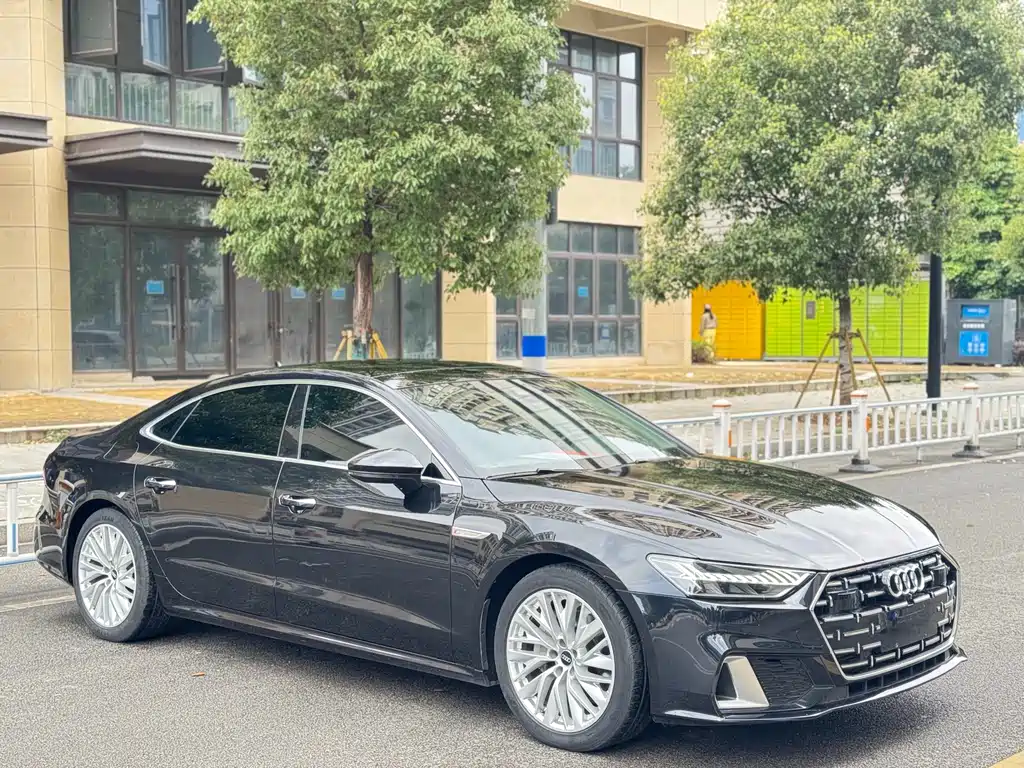 Audi A7L 2024 45TFSI S-line Dream Building Liquid Crystal Package купить на сайте DeffCars