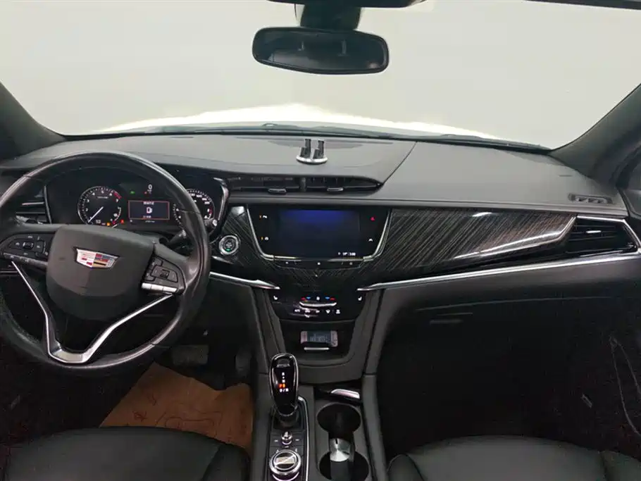 Cadillac XT6 2021 28T six-seat luxury model купить на сайте DeffCars