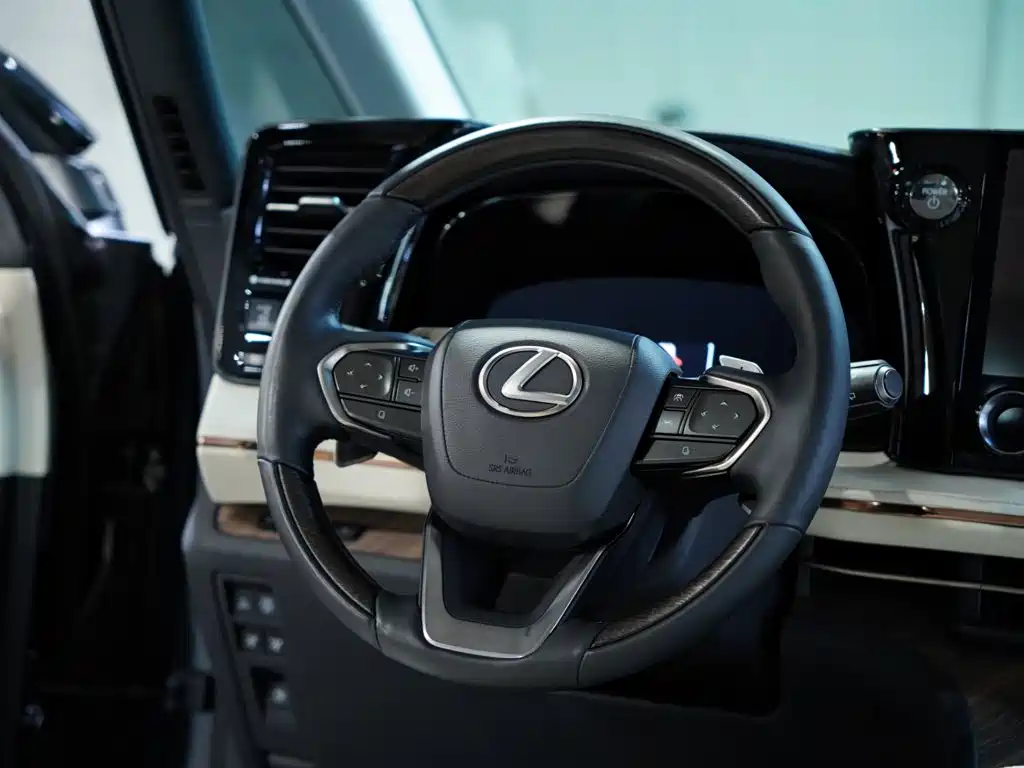 Lexus LM 2023 500h six-seater premium version купить на сайте DeffCars