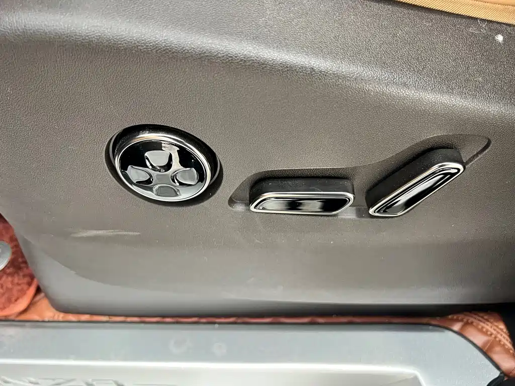 Denza D9 2024 DM-i 970 luxury model купить на сайте DeffCars