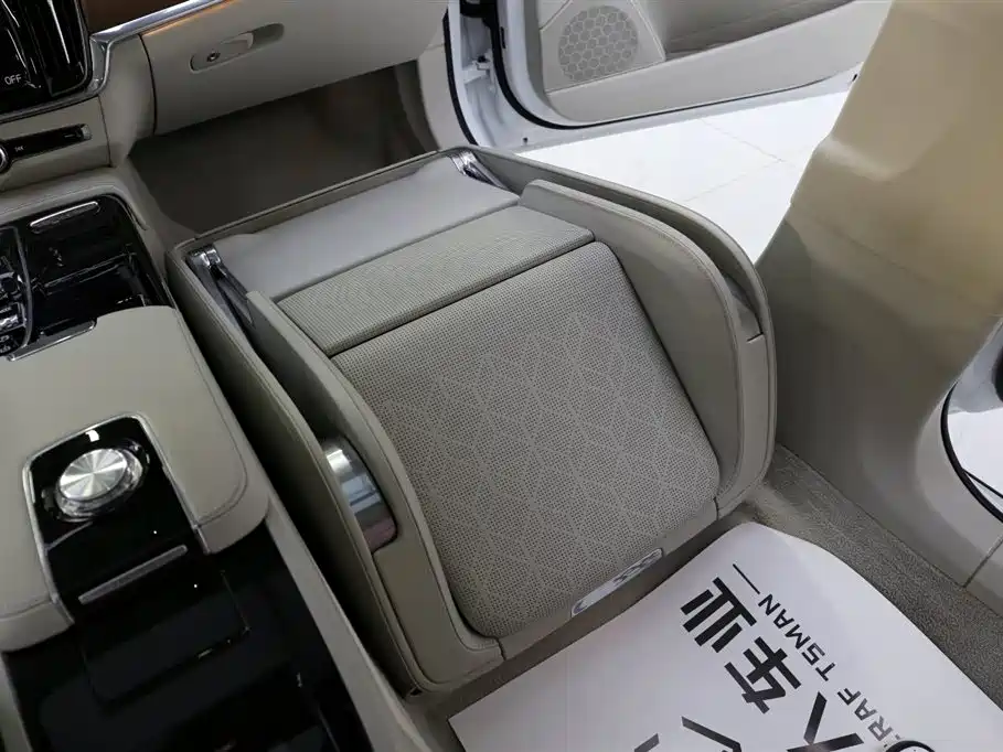 Volvo S90 Plug-in Hybrid 2019 T8 E-Drive Hybrid Honor Edition 3 Seats National VI купить на сайте DeffCars