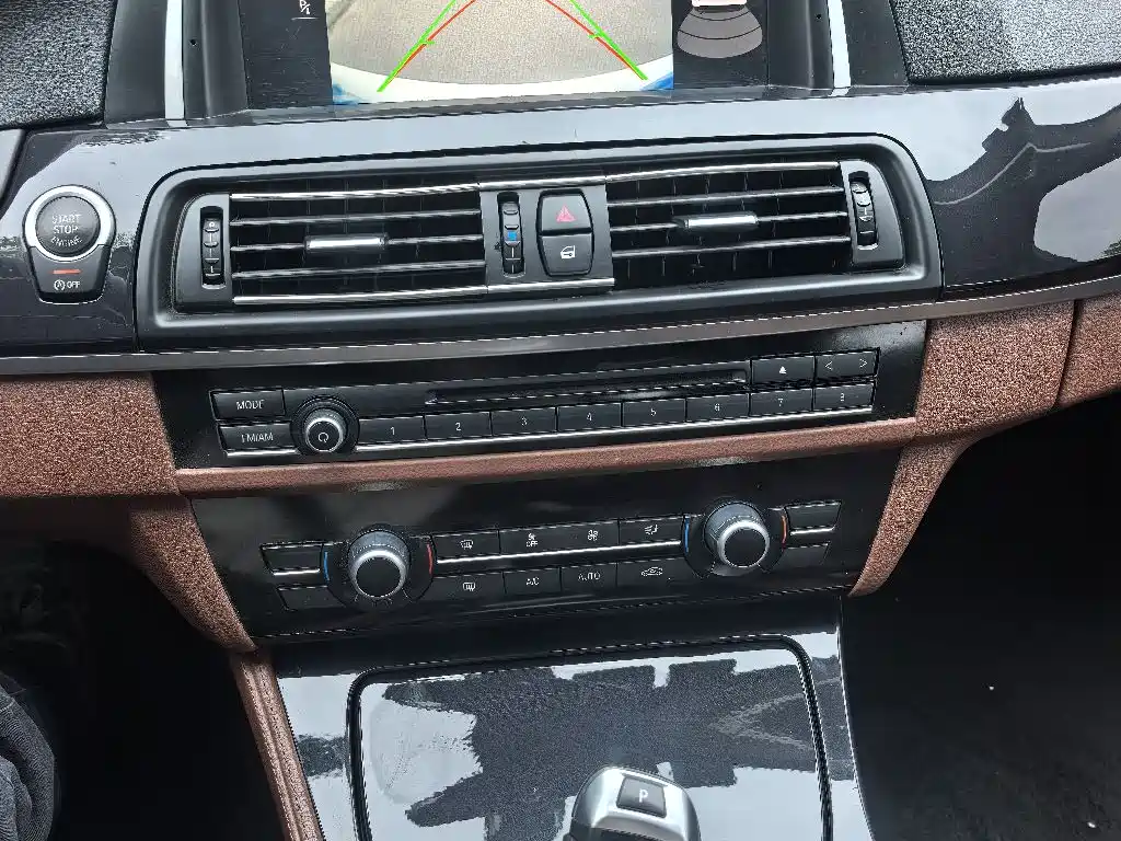 BMW 5 Series 2014 520Li Elegant купить на сайте DeffCars