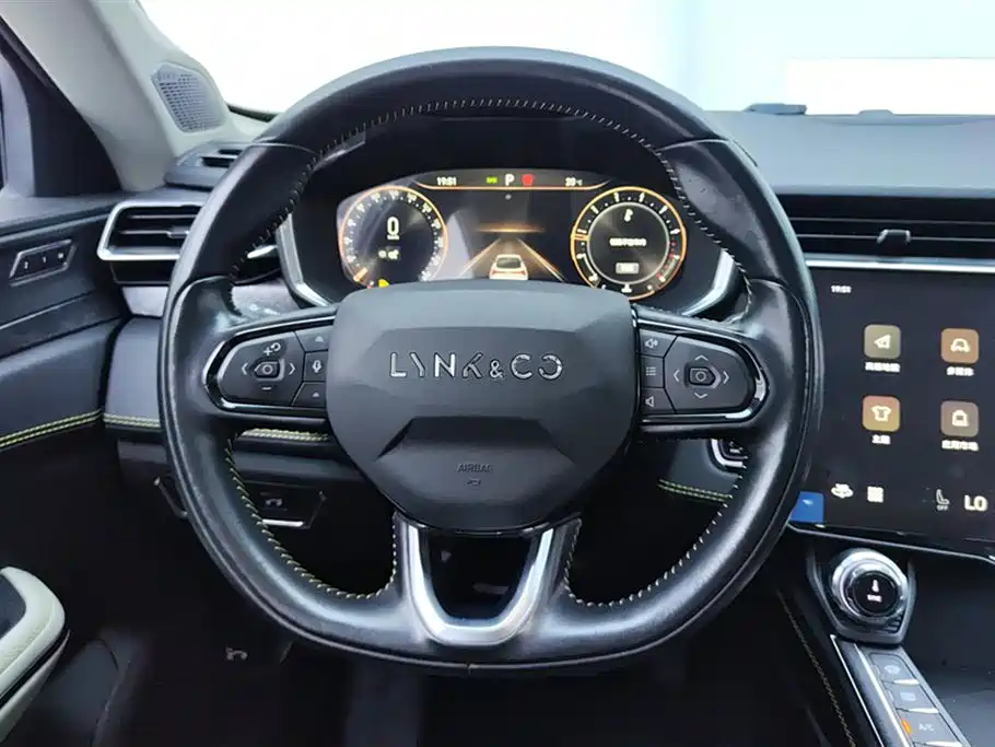 Lynk & Co 05 2022 2.0TD two-wheel drive shines Halo купить на сайте DeffCars