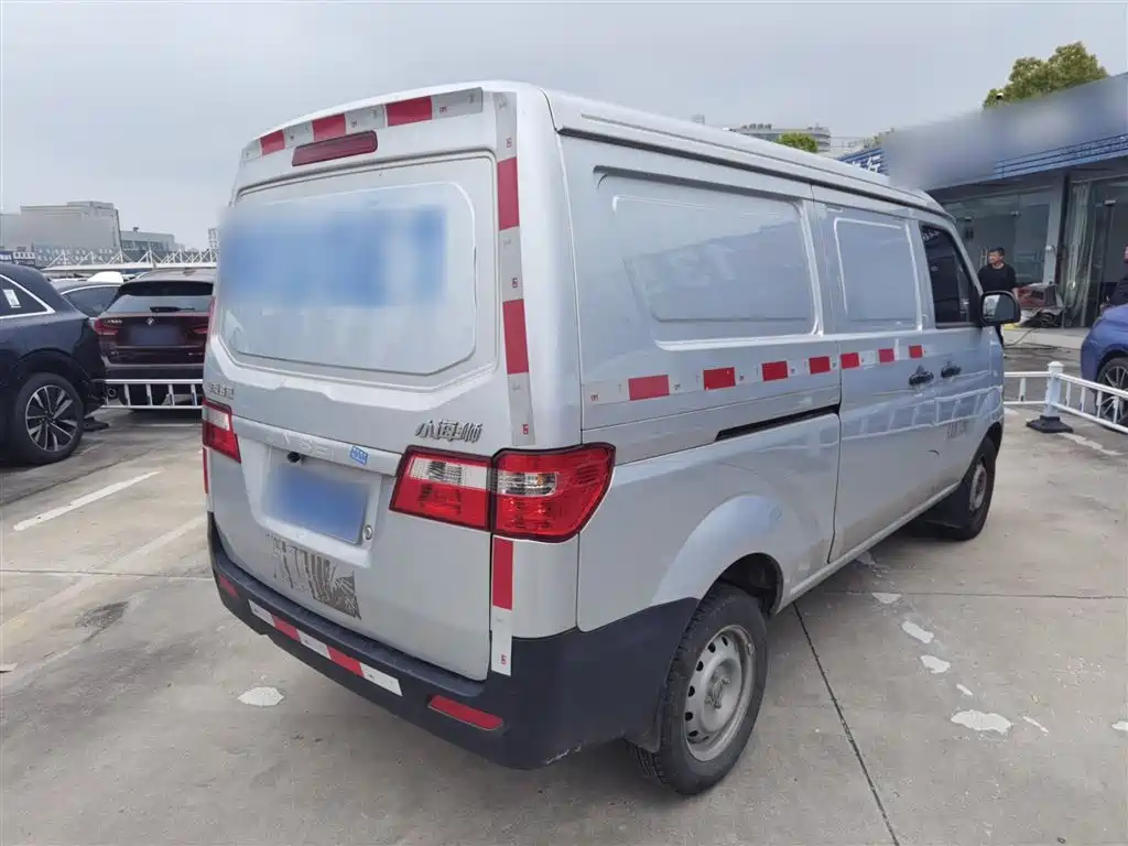 Hiace X30 2023 model 1.5L super luxury van 2/5 seats non-air conditioning version SWC15M купить на сайте DeffCars
