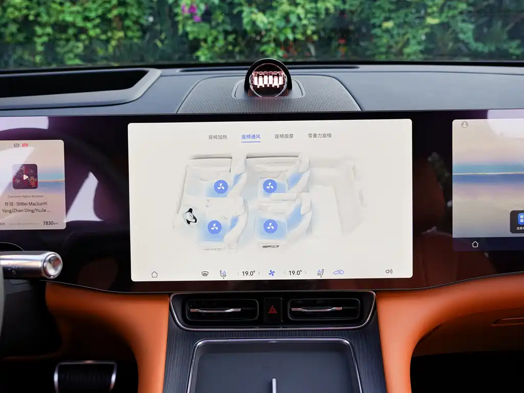 Wenjie M8 2025 pure electric Max+ six-seater long-range version 896-line lidar) купить на сайте DeffCars