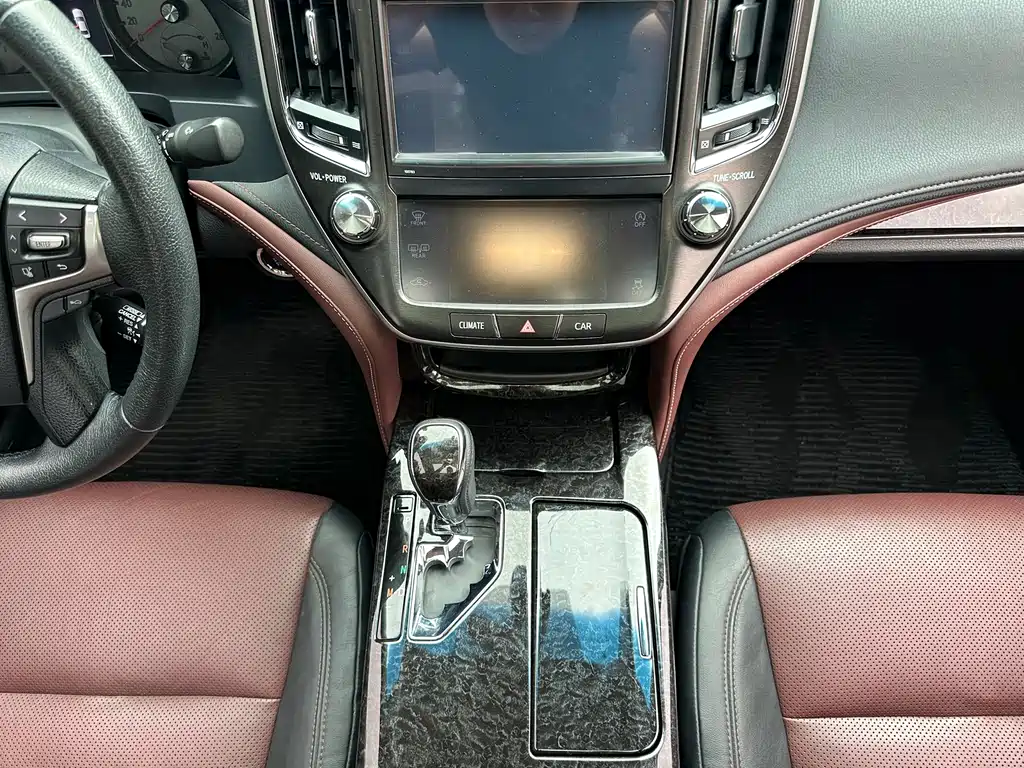 Crown 2018 2.0T Sports Edition купить на сайте DeffCars