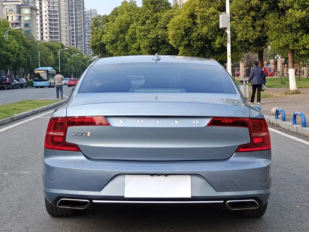 Volvo S90 2018 T4 Zhiyuan Edition купить на сайте DeffCars