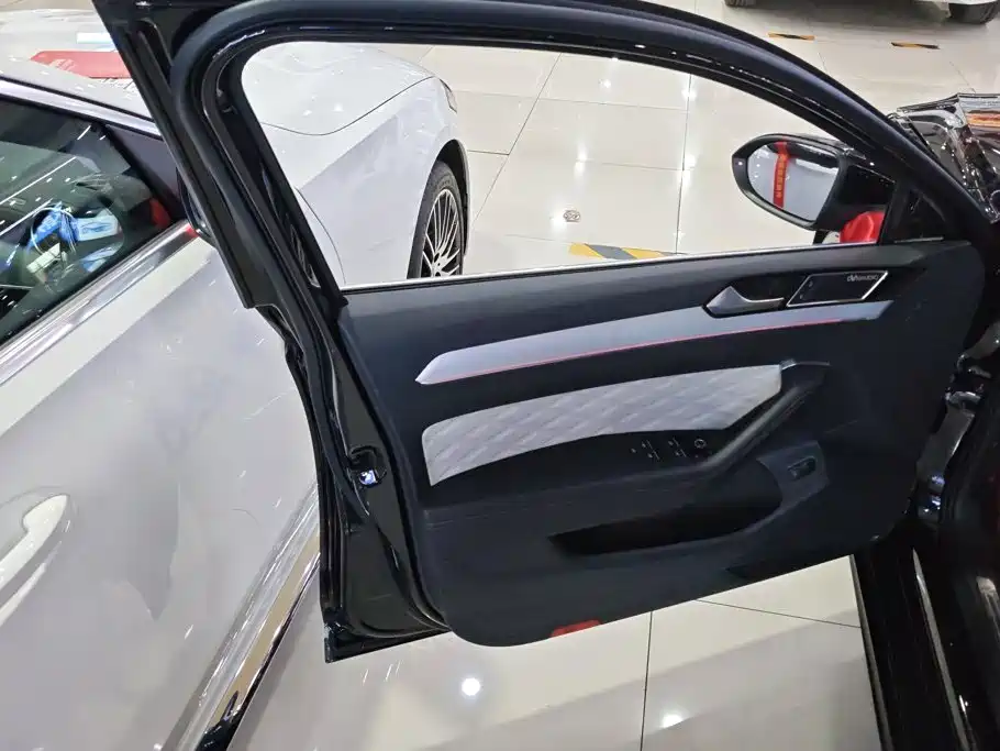 Magotan 2023 2 million commemorative edition 330TSI DSG luxury model купить на сайте DeffCars
