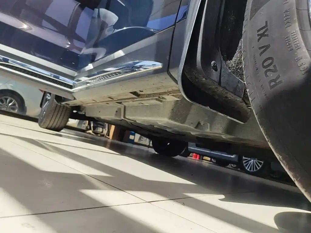Hongqi HS7 2023 2.0T automatic four-wheel drive flag collar version, six seats купить на сайте DeffCars