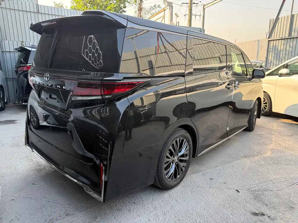 Wilfa 2025 Crown Dual Engine 2.5L Ink Gold Edition купить на сайте DeffCars