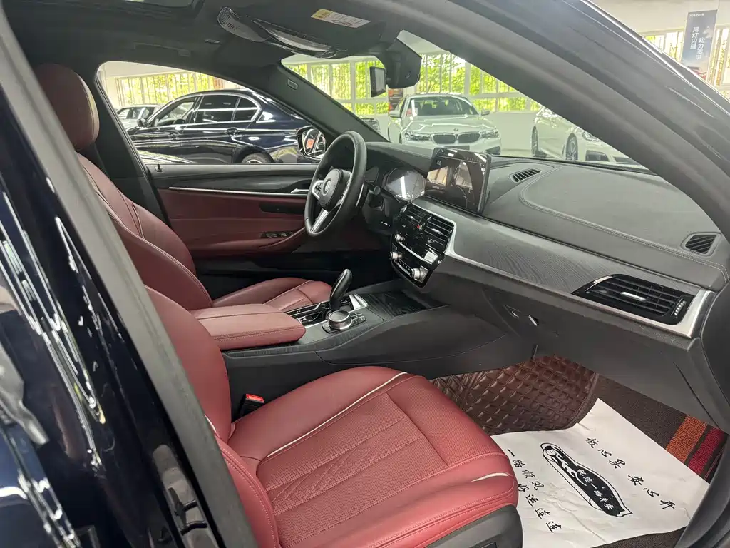 BMW 5 Series 2022 530Li Leading M Sports Package купить на сайте DeffCars