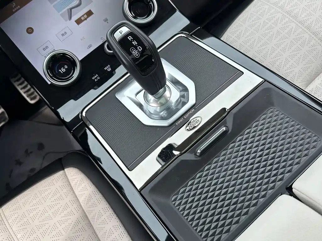 Range Rover Evoque 2021 Evoque L 249PS R-Dynamic First edition купить на сайте DeffCars