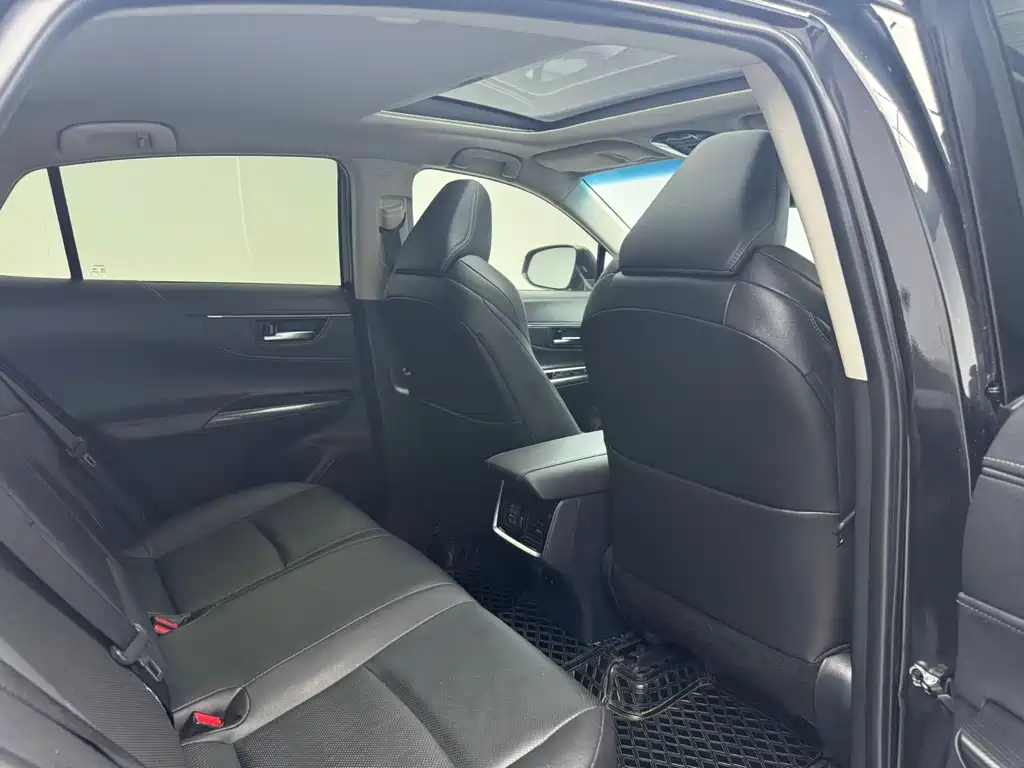 Vesa 2022 2.0L CVT two-wheel drive premium version купить на сайте DeffCars