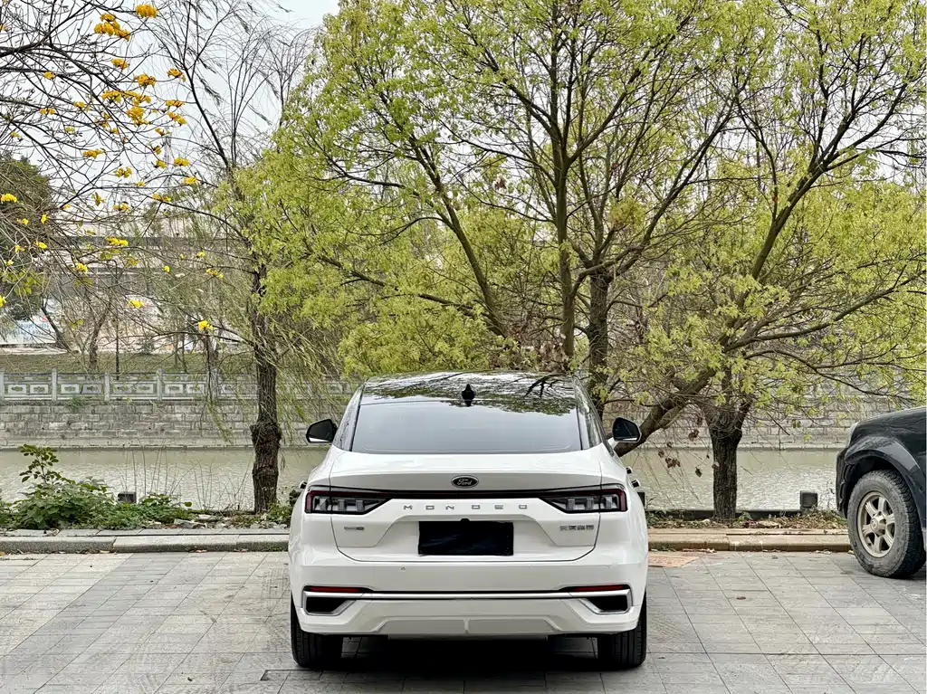 Mondeo 2023 EcoBoost 245 Luxury купить на сайте DeffCars