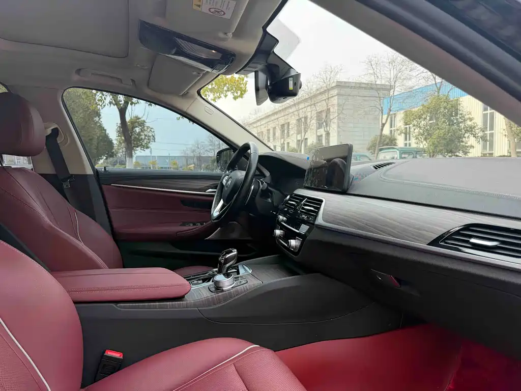 BMW 5 Series 2022 530Li Leading Luxury Package купить на сайте DeffCars