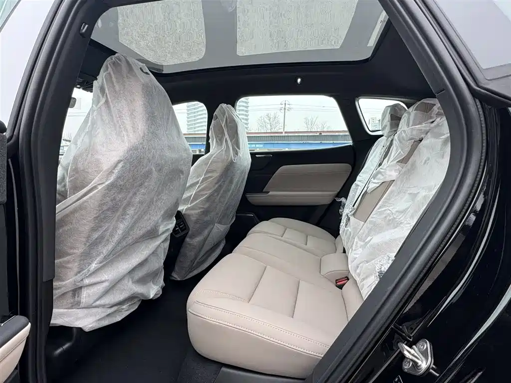 Volvo XC70 plug-in hybrid 2026 model 2WD long range Core купить на сайте DeffCars