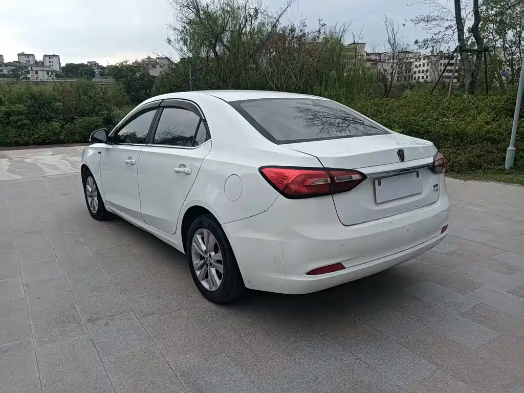 Roewe 360 ​​2018 PLUS 1.5L Automatic Deluxe Edition купить на сайте DeffCars