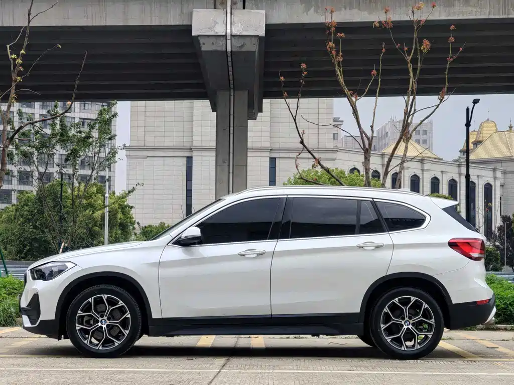 BMW X1 2022 sDrive25Li Leading Model купить на сайте DeffCars