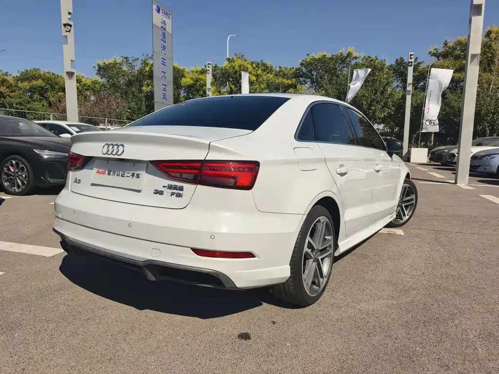 Audi A3 2019 Limousine 35 TFSI Sports National VI купить на сайте DeffCars
