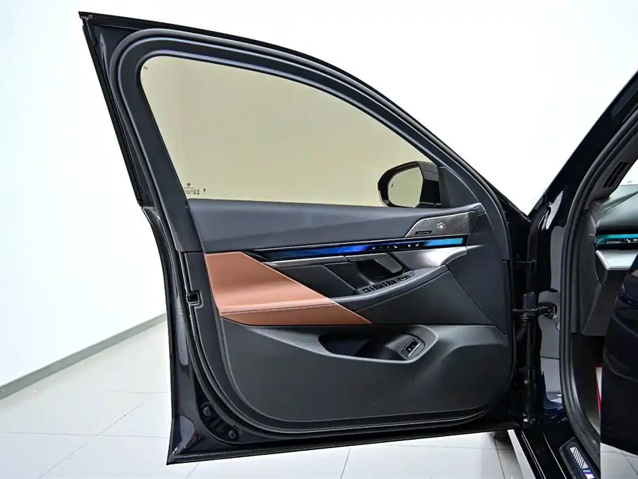 BMW 5 Series 2024 530Li Leading M Sports Package купить на сайте DeffCars