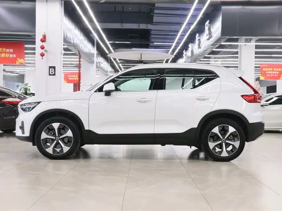 Volvo XC40 2025 B4 four-wheel drive Zhiyuan luxury version купить на сайте DeffCars