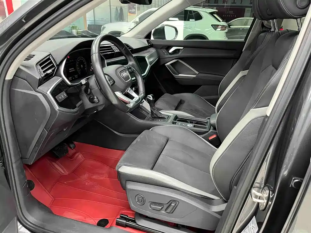 Audi Q3 2022 35 TFSI Fashionable and Dynamic купить на сайте DeffCars