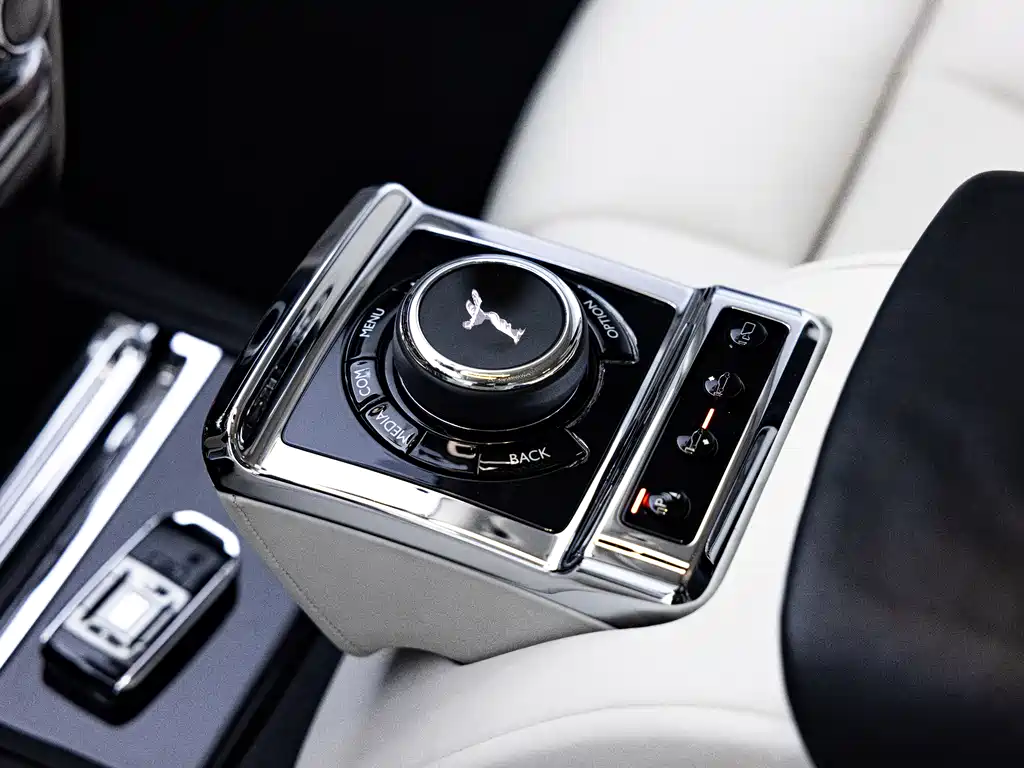 Phantom 2018 6.7T long wheelbase version купить на сайте DeffCars