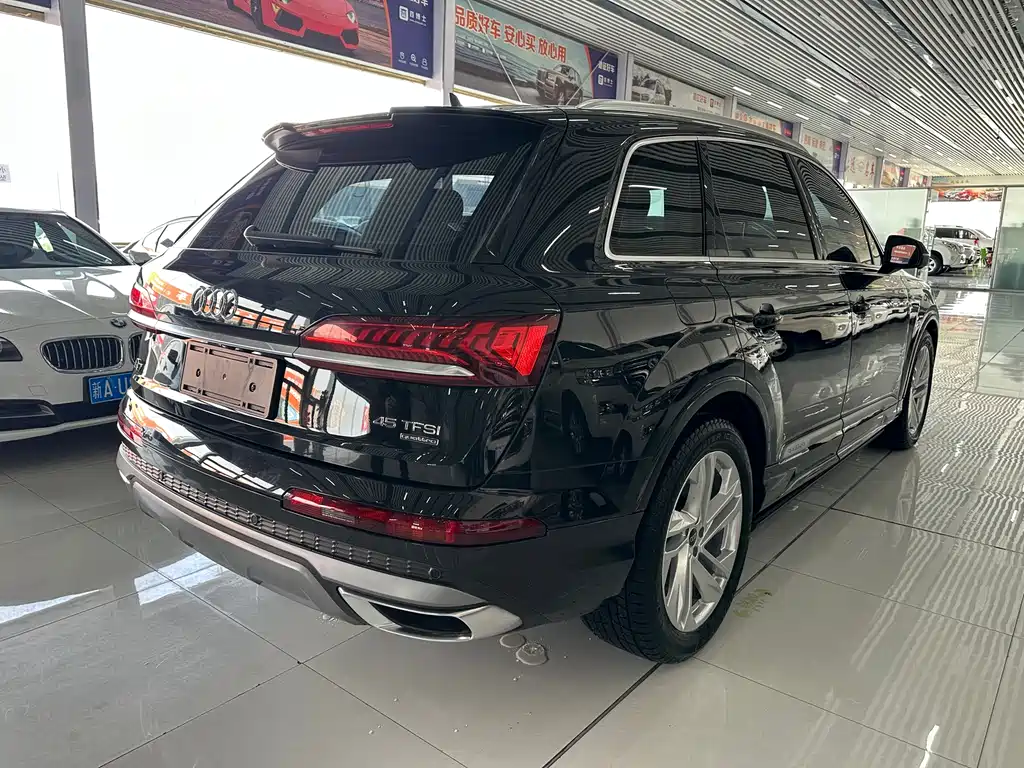 Audi Q7 2024 45 TFSI quattro S line sports купить на сайте DeffCars