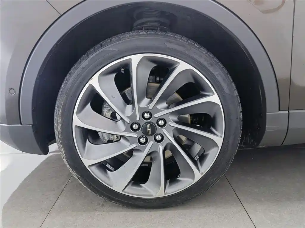 Voyager imported 2019 2.7T four-wheel drive premium version, National VI купить на сайте DeffCars