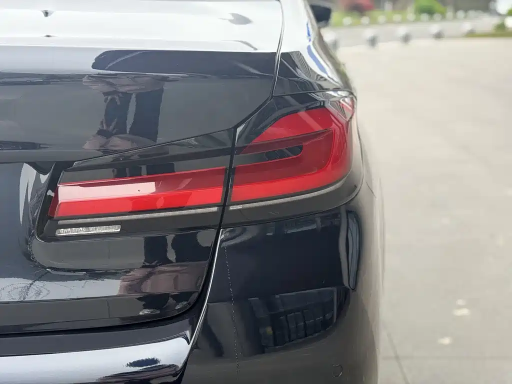 BMW 5 Series 2023 530Li Leading M Sports Package купить на сайте DeffCars