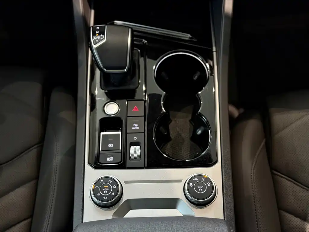 Touareg 2022 3.0TSI Ruixiang Edition Obsidian Sports Package купить на сайте DeffCars