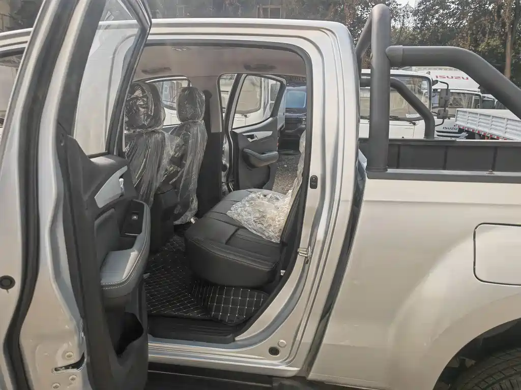 RE-MAX 2023 2.5T diesel manual two-wheel drive heroic version long axis купить на сайте DeffCars
